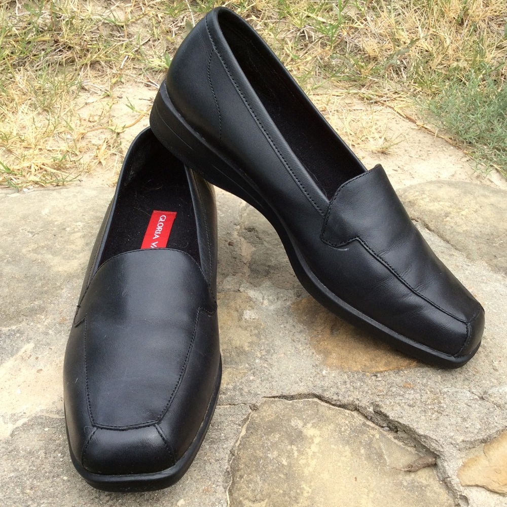 GLORIA VANDERBILT JOELLE BLACK LEATHER FLATS